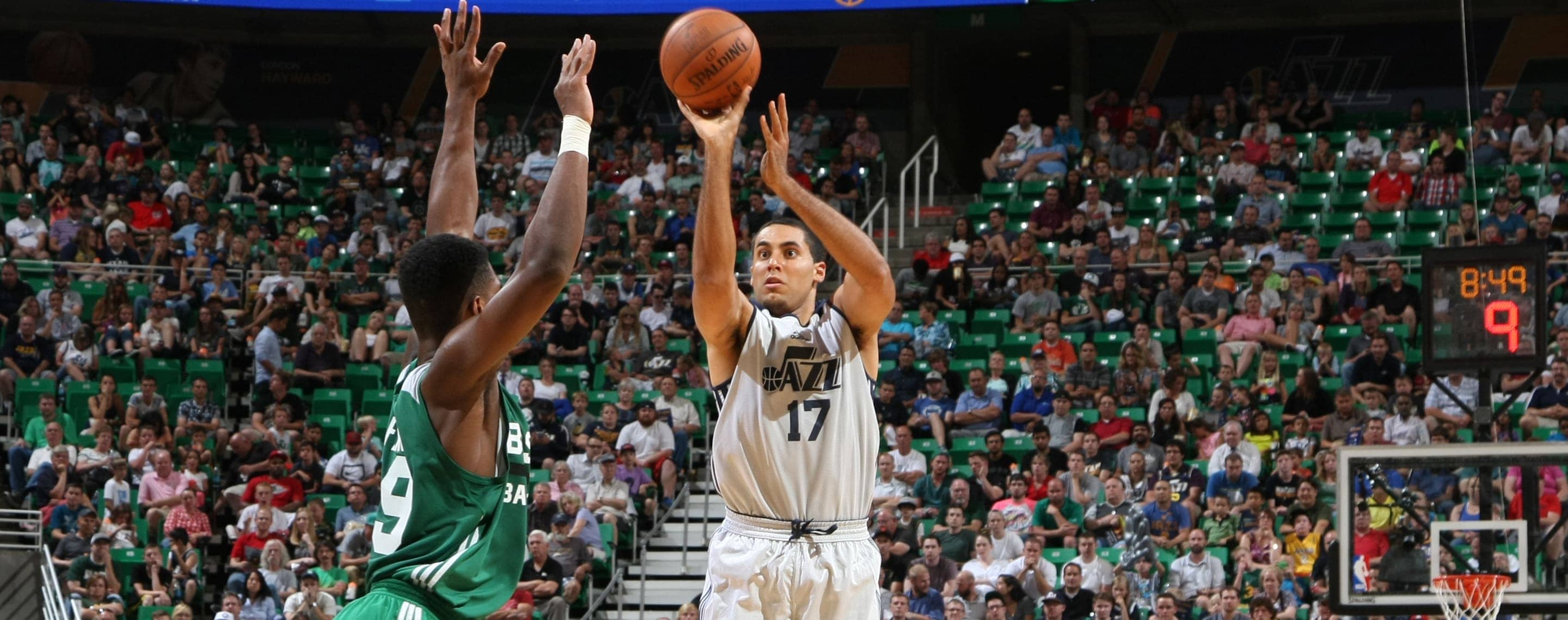 WOJNAROWSKI BLAZERS SIGN GRANT JERRETT