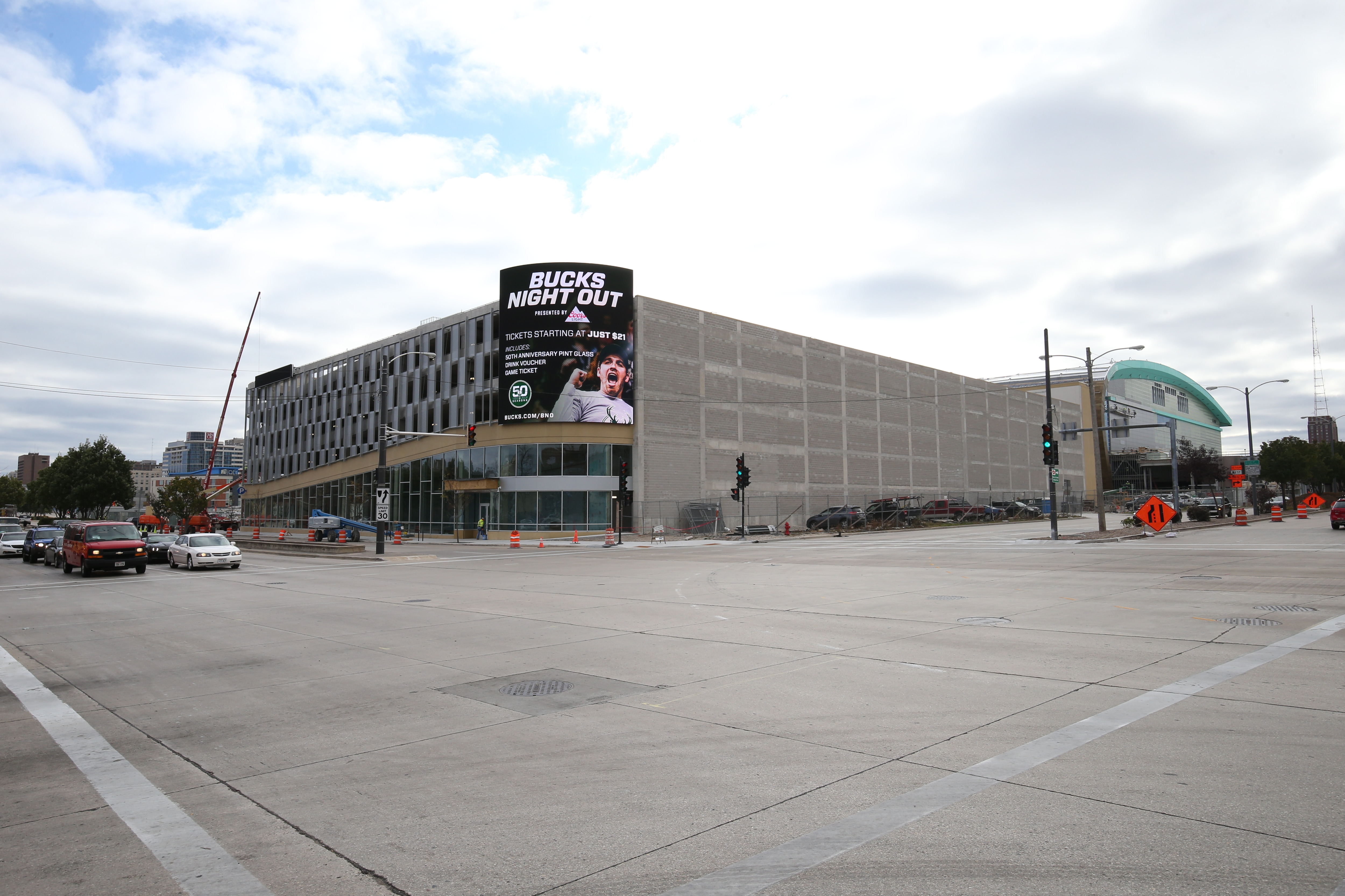 Bucks Open New 5th Street Parking Structure | Milwaukee Bucks