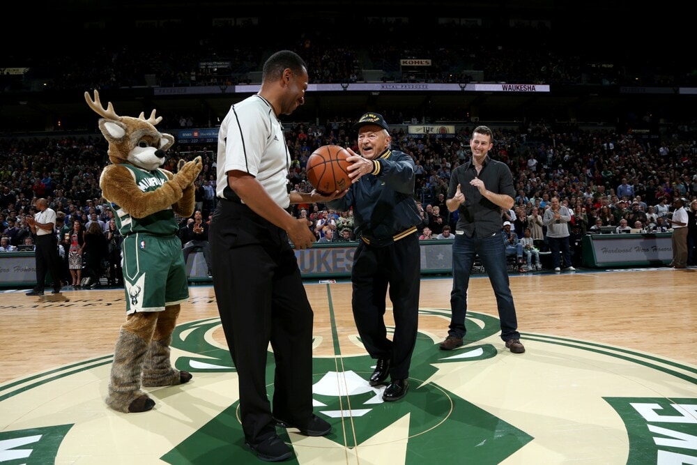Entertainment Bucks Vs Warriors 12 12 15 Photo Gallery NBA