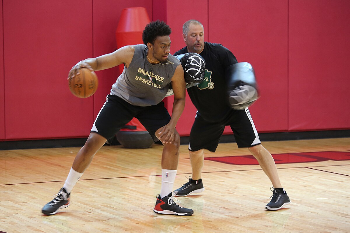 Jabari Parker Works Out in Vegas | Milwaukee Bucks, image size:1200x800