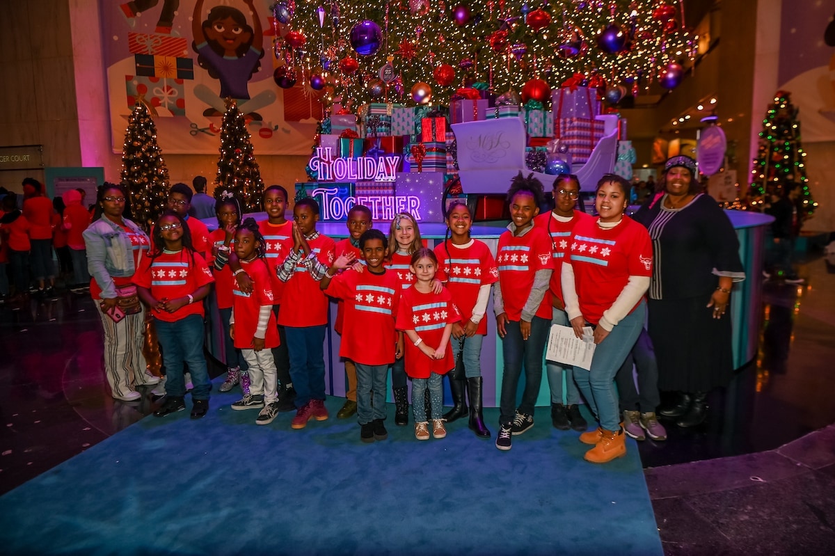 Slideshow-image: As part of the Bulls NBA All-Star 2020 community initiative, the team hosted 400 CHA students at the Museum of Science &amp; Industry for Portillo’...