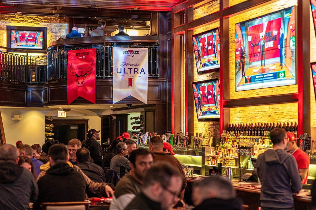 Slideshow-image: Alongside fans, the Bulls and Michelob Ultra cheered on the team at the final road game watch party, celebrating the close of a successful 2021-22 ...