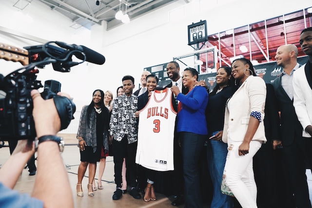 Behind The Scenes - Welcome Dwyane Wade! Photo Gallery | NBA.com