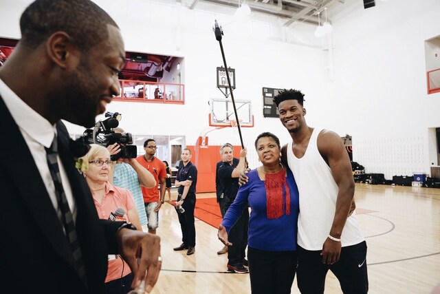 Behind The Scenes - Welcome Dwyane Wade! Photo Gallery | NBA.com
