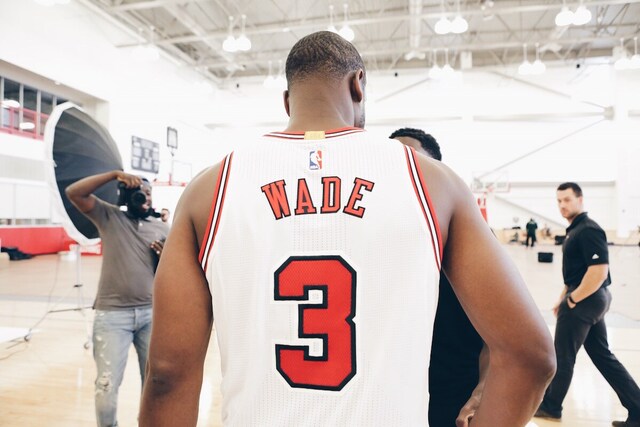 Behind The Scenes - Welcome Dwyane Wade! Photo Gallery | NBA.com