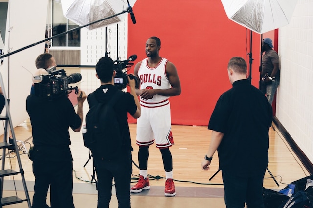 Behind The Scenes - Welcome Dwyane Wade! Photo Gallery | NBA.com