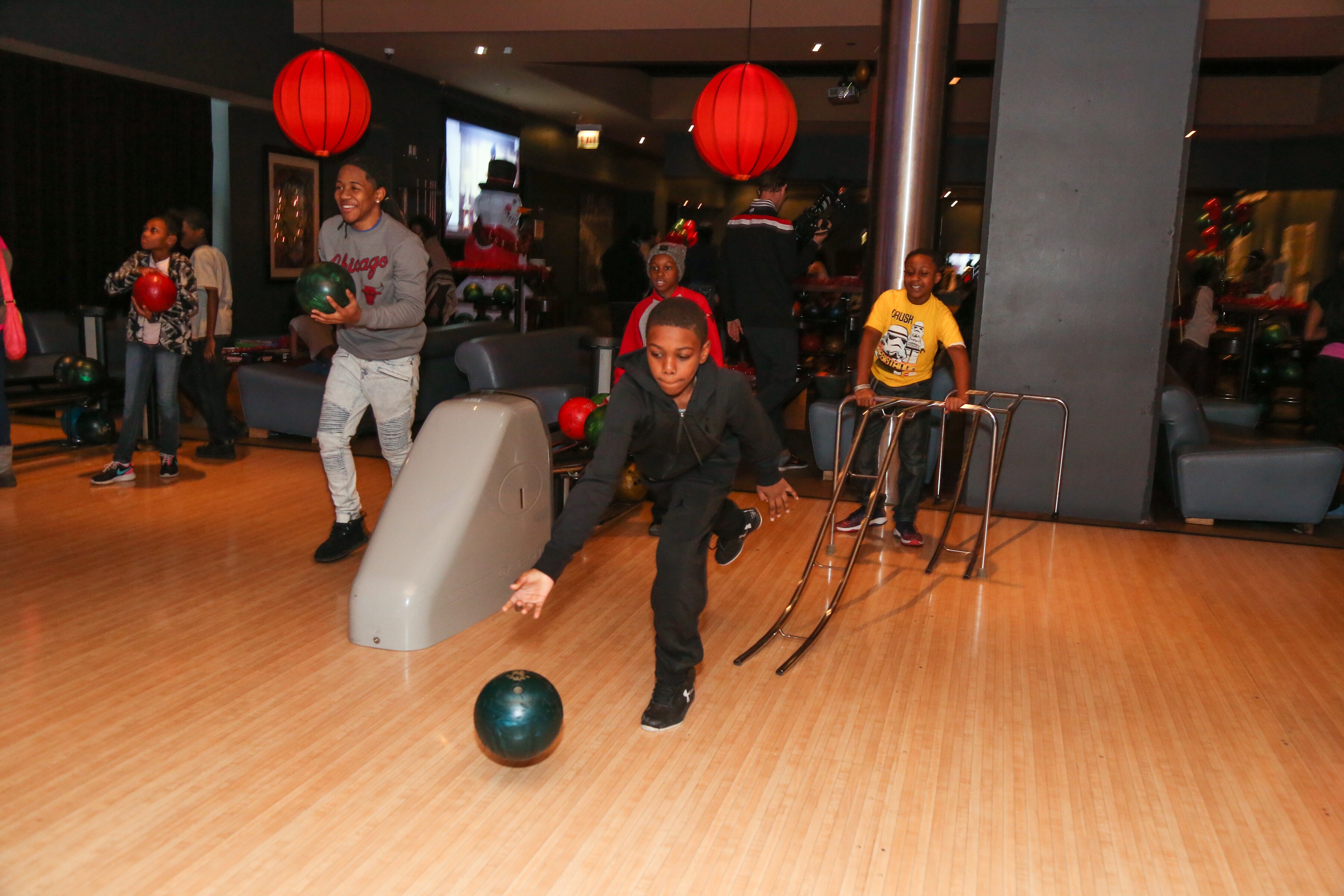 Madison Rondo Bowler RAJON RONDO HOSTS STUDENTS FOR HOLIDAY BOWLING CELEBRATION | Chicago Bulls