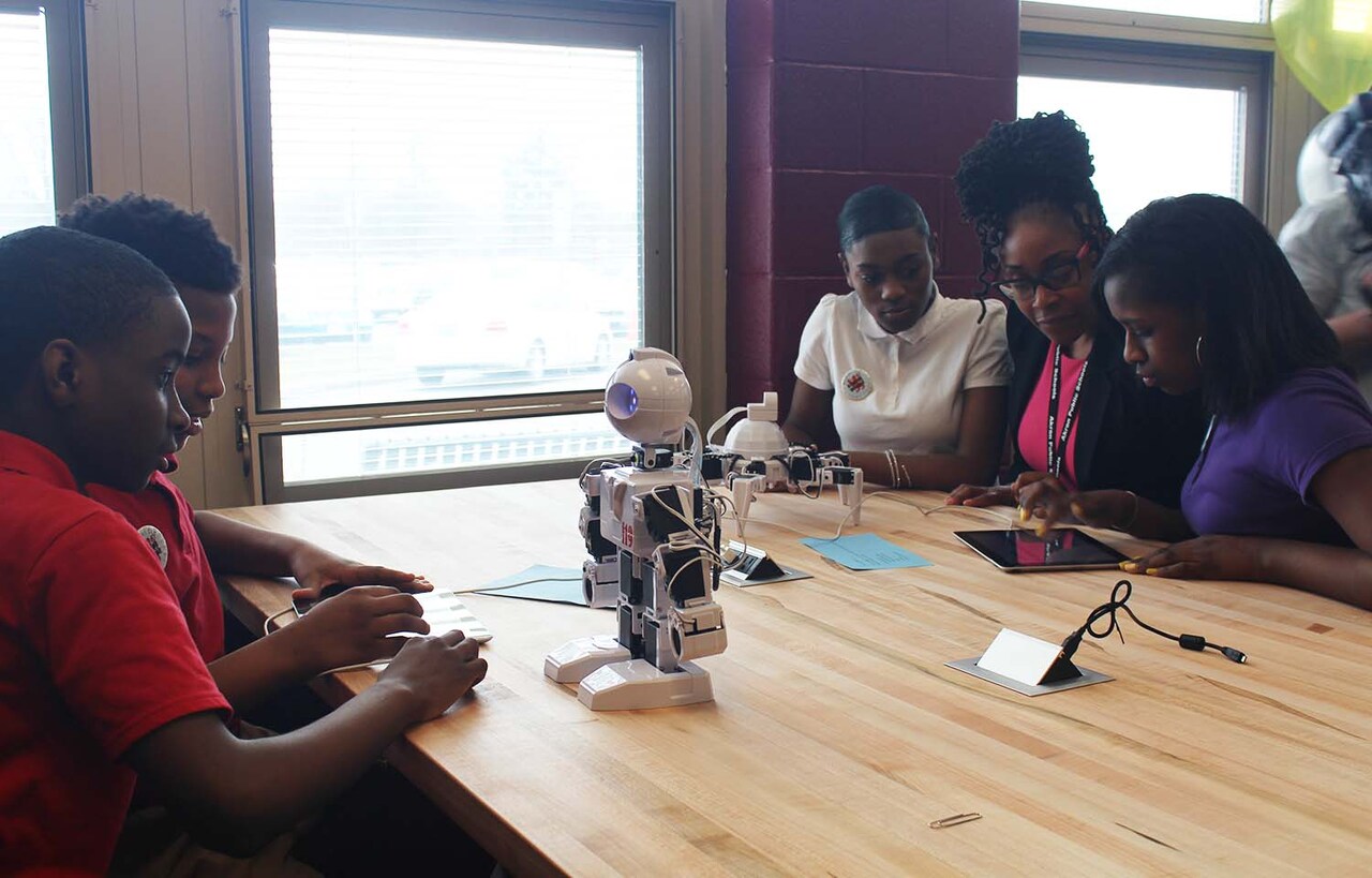 New STEM Lab Unveiled at Buchtel Community Learning Center | Cleveland ...