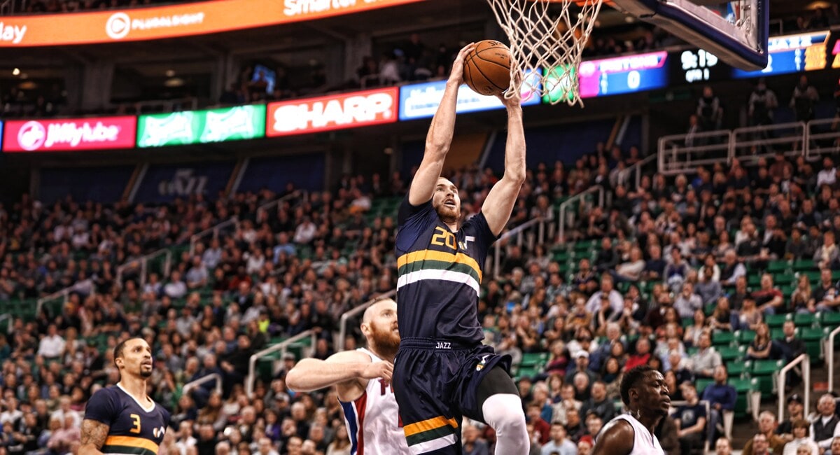 The RoundupJazz 110, Pistons 77