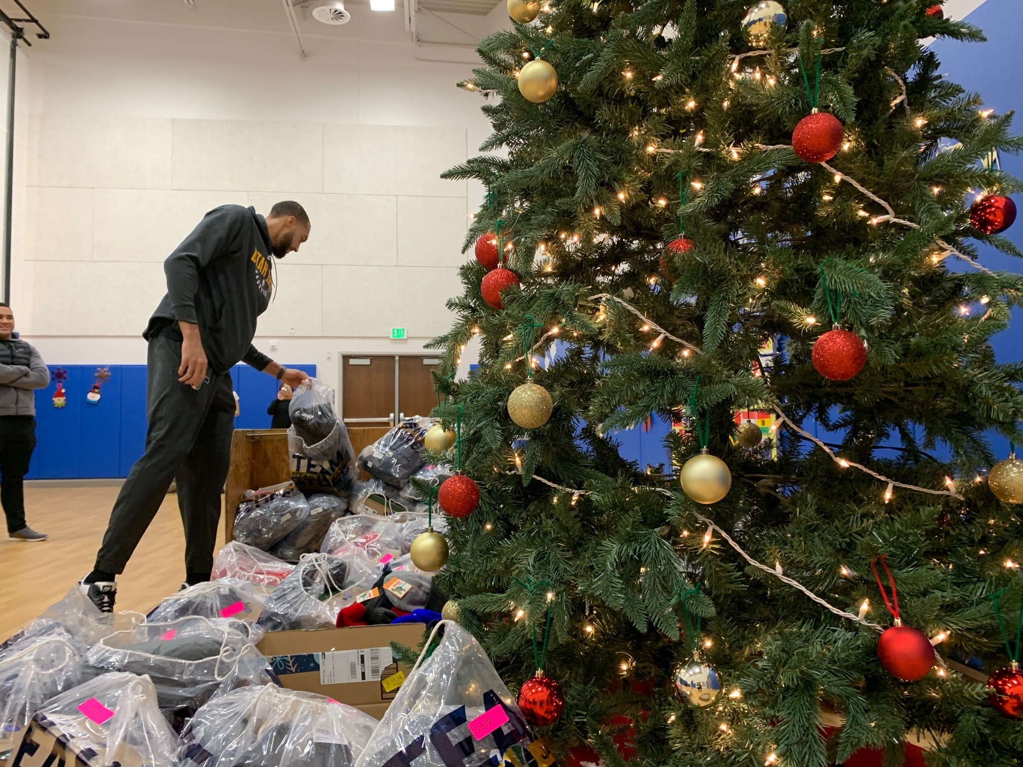 Utah Jazz players Rudy Gobert, Danté Exum and Georges Niang get in the  giving spirit with holiday donations | NBA.com