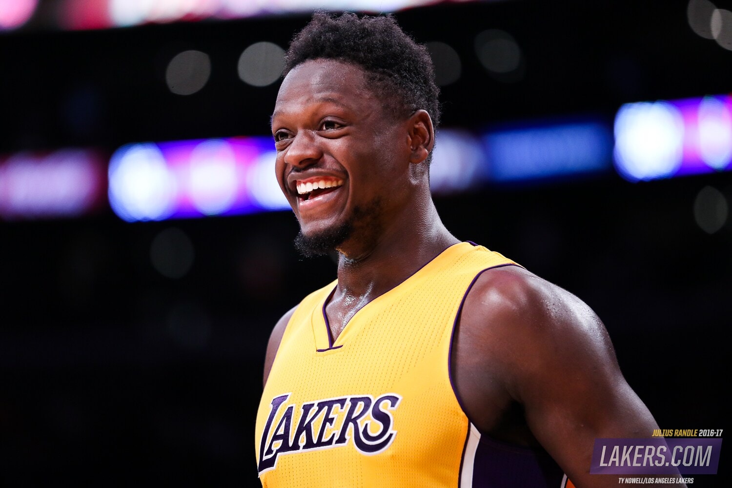 Behind-the-Scenes Julius Randle 2016-17 | Los Angeles Lakers