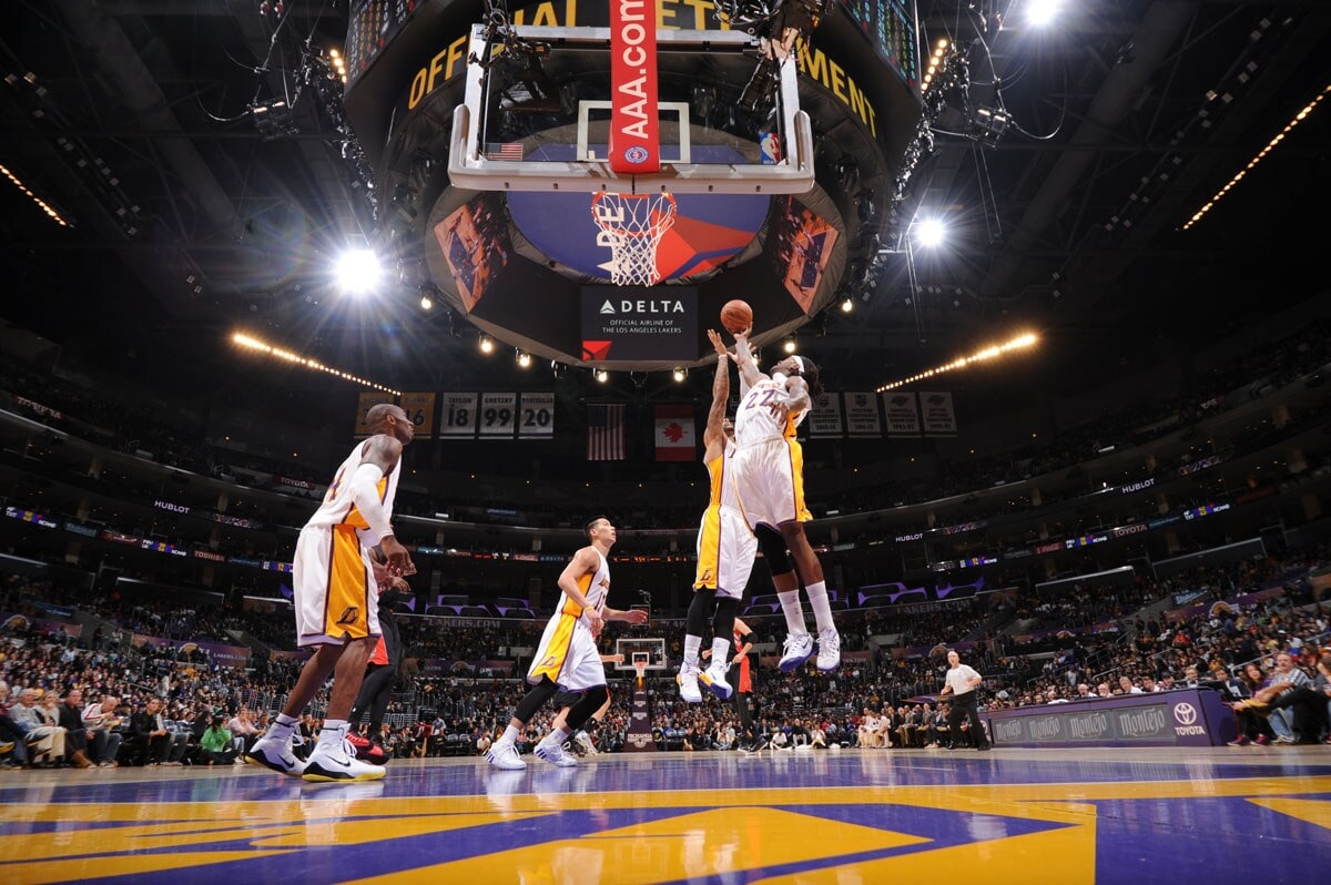 Photos Lakers vs. Raptors (11/30/14) Photo Gallery