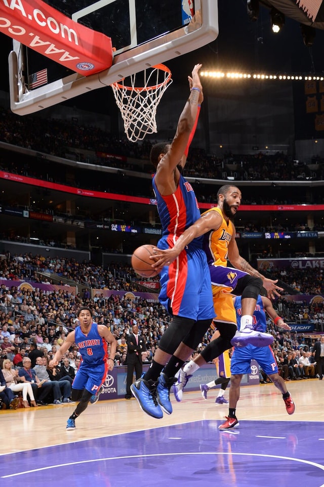 Photos Lakers vs. Pistons (3/10/15) Photo Gallery