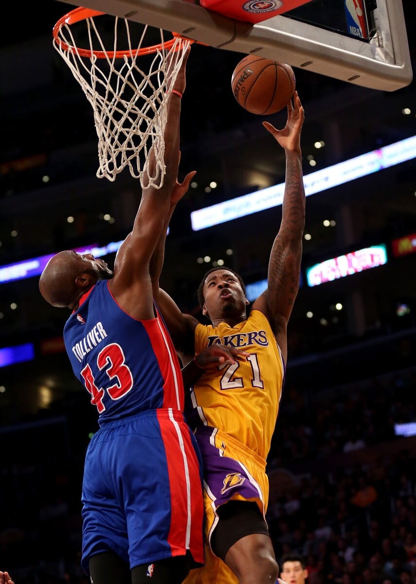Photos Lakers vs. Pistons (3/10/15) Photo Gallery