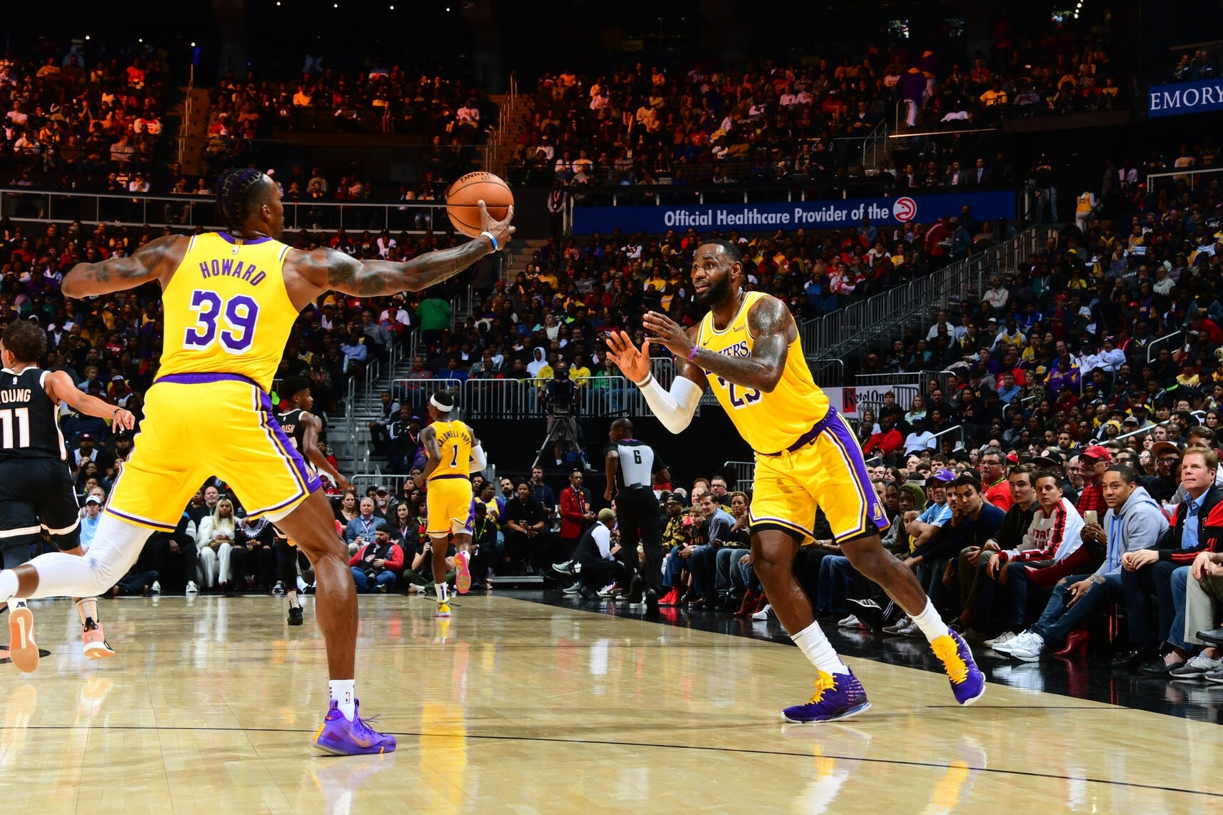 Photos Lakers vs Hawks (12/15/2019) Photo Gallery