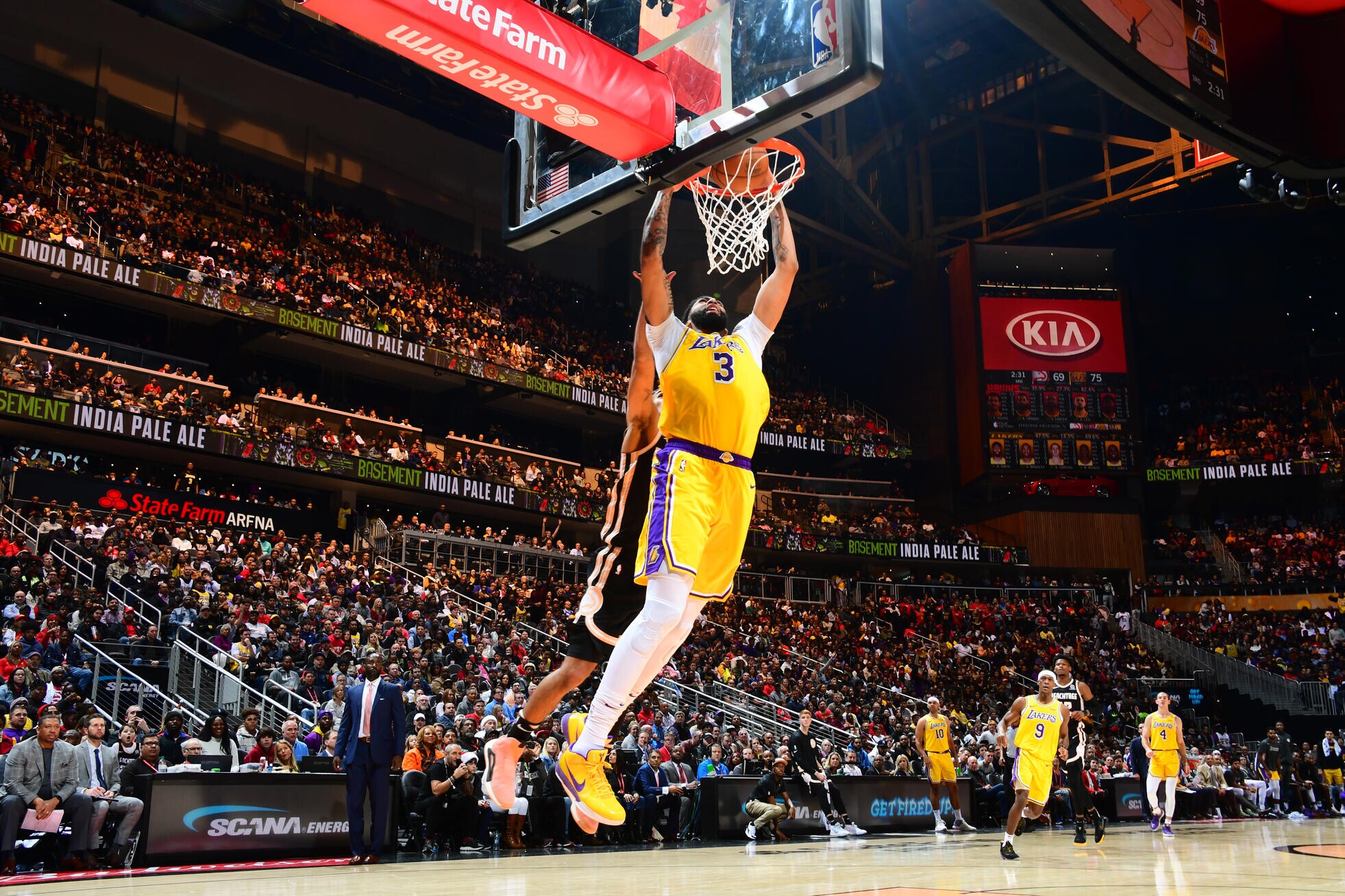 Photos Lakers vs Hawks (12/15/2019) Photo Gallery