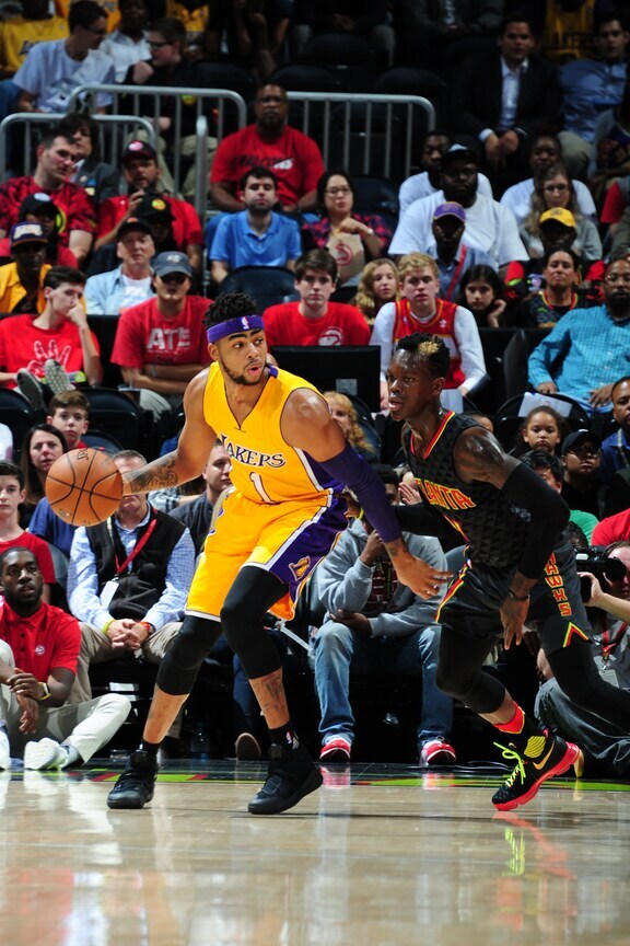 PHOTOS Lakers at Hawks (11/02/16) Photo Gallery