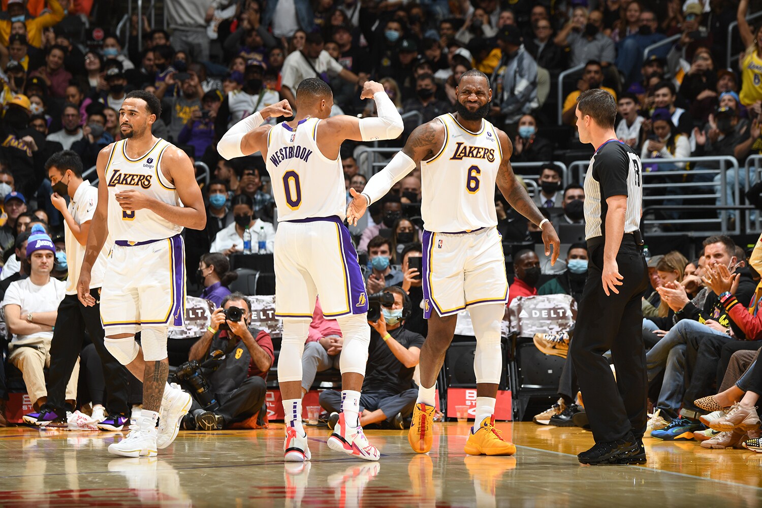 Photos Lakers vs. Pistons (11/28/21) Photo Gallery