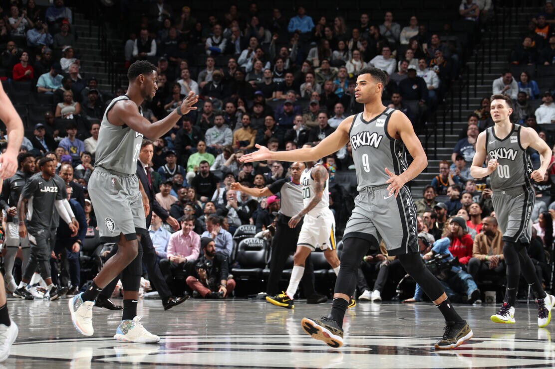 Gallery Nets vs. Jazz Photo Gallery