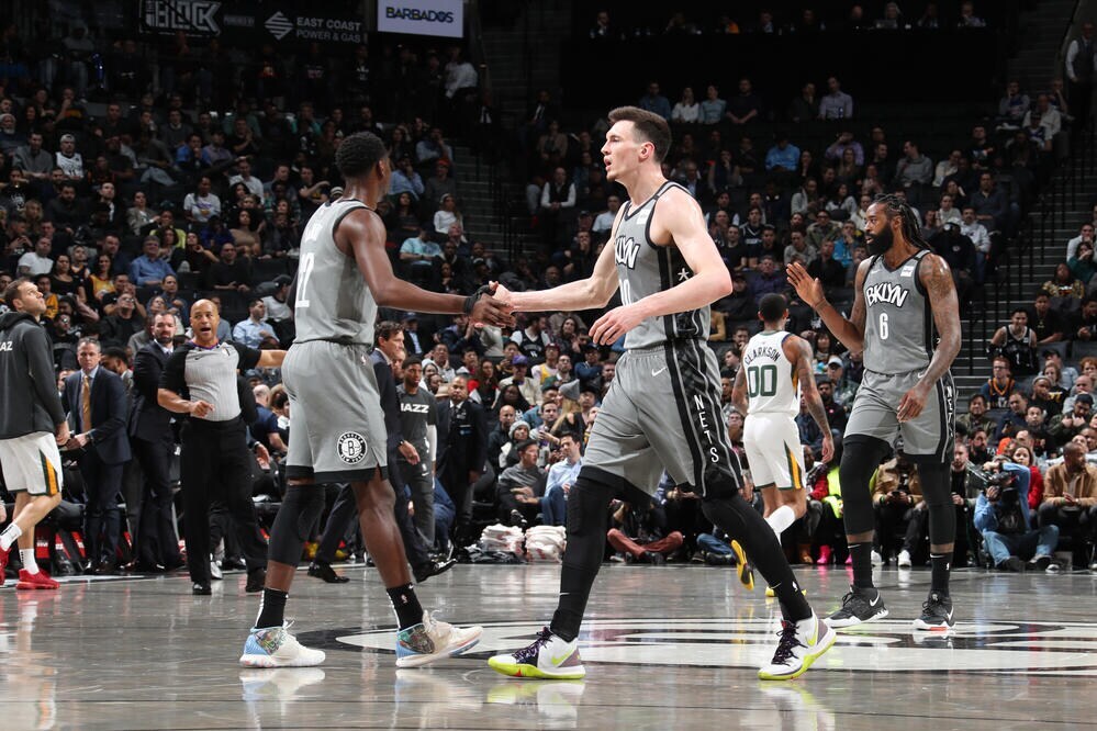 Gallery Nets vs. Jazz Photo Gallery