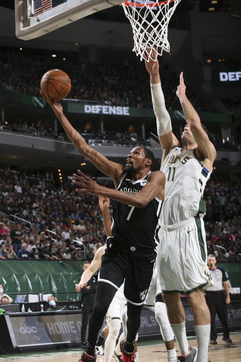 Gallery Nets vs. Bucks Game 4 Photo Gallery