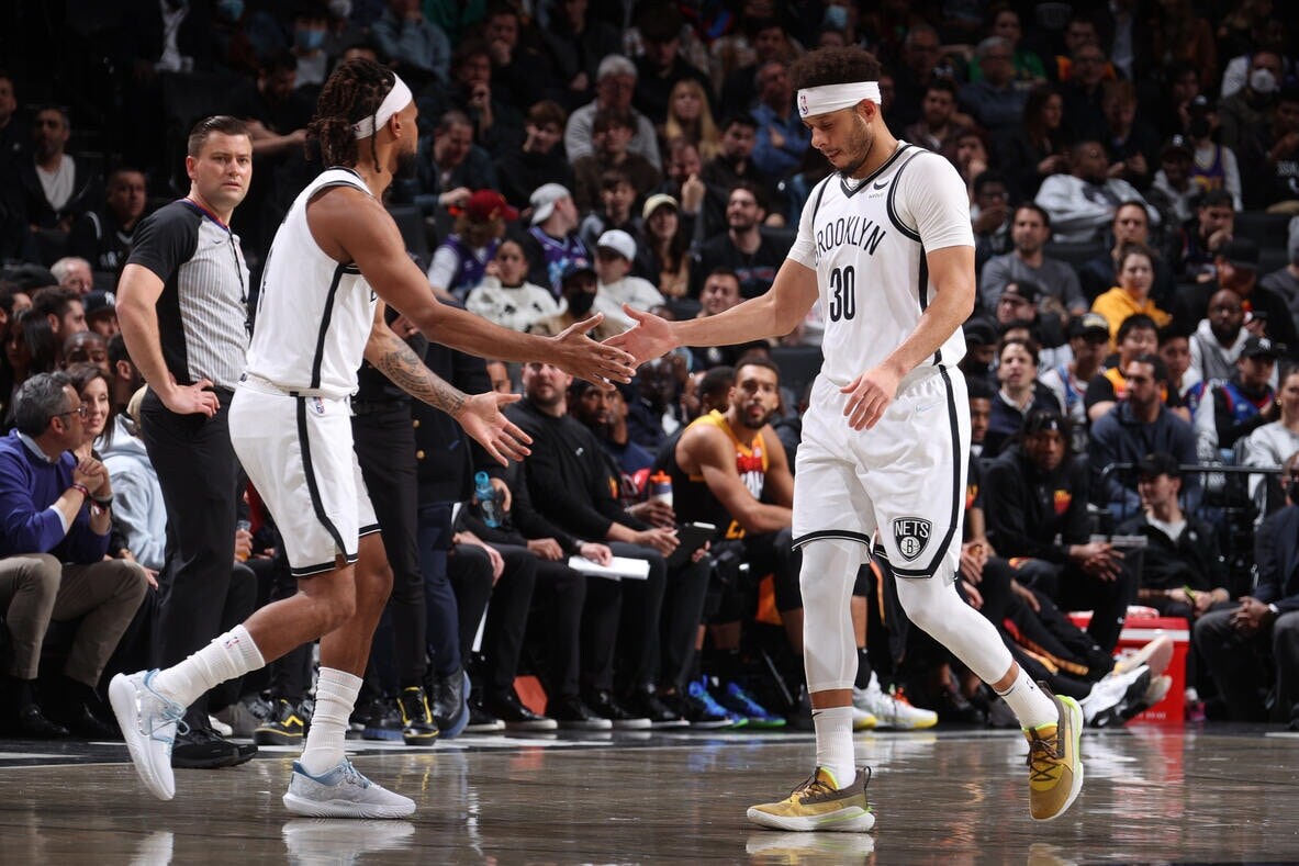 Gallery Nets vs. Jazz Photo Gallery