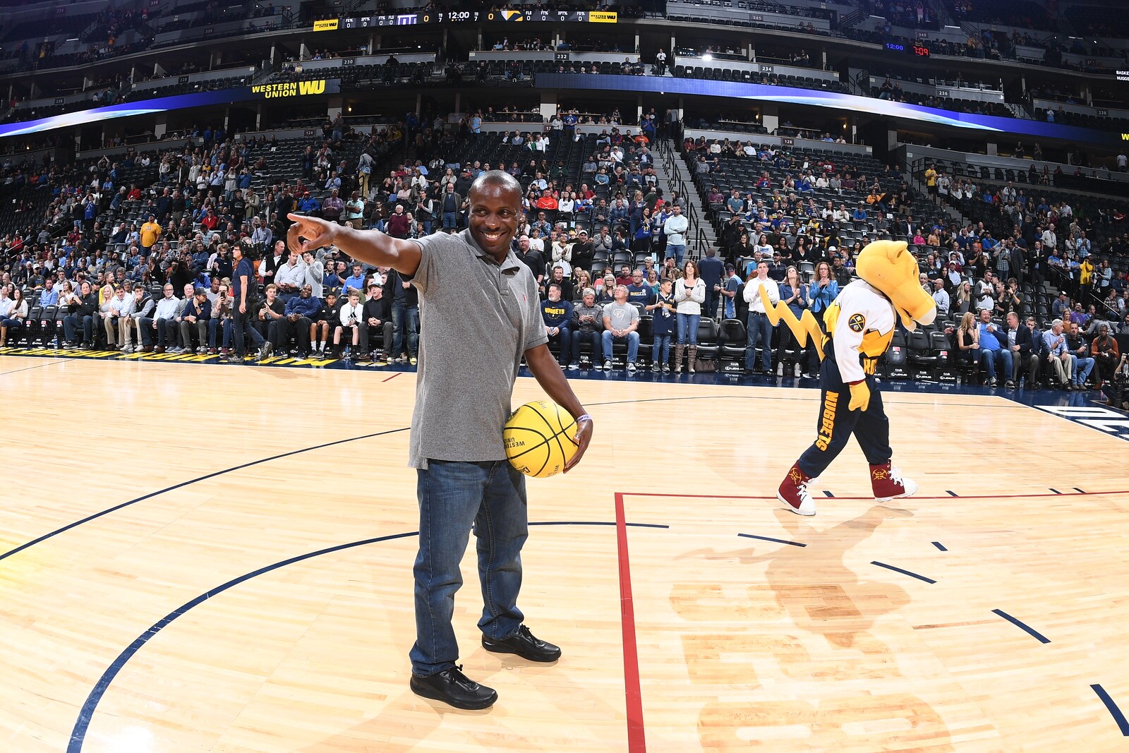 Slideshow-image: Earl Boykins takes the Western Union First Shot before the game against the Kings....