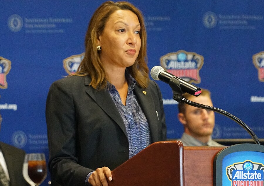 Pelicans Owner Gayle Benson Presented with Distinguished American Award  Photo Gallery | NBA.com