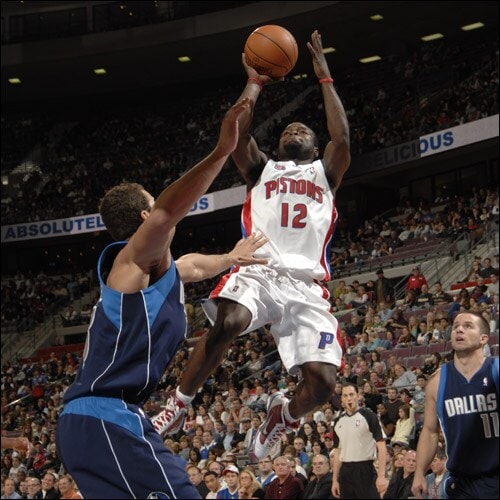 Pistons vs. Mavericks Sunday, November 15, 2009 Photo Gallery