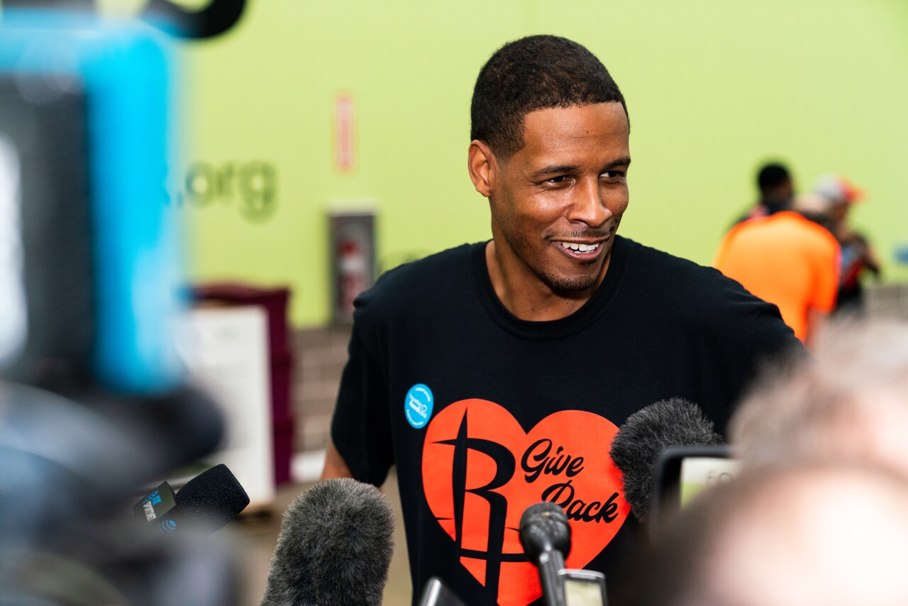 Rockets Staff Volunteer Day at Houston Food Bank | Houston Rockets