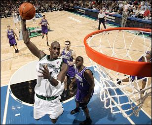 Photo Encadrée Signée Kevin Garnett - Timberwolves - 11x14 Pouces - Dunk - Certifiée Fanatics Authentic