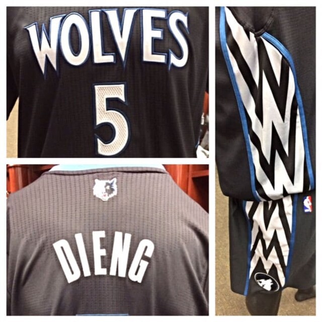 Gallery Wolves Alternate Jersey '1314 Photo Gallery