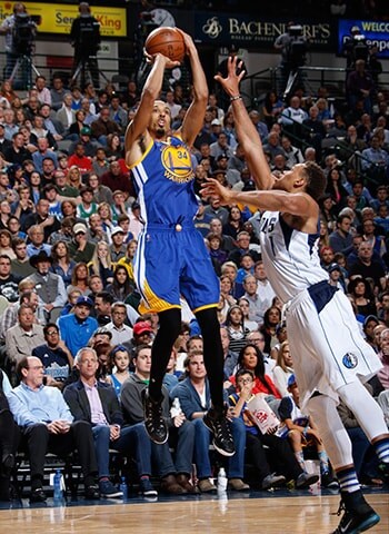 Photos: Warriors at Mavericks - 3/18/16 Photo Gallery | NBA.com
