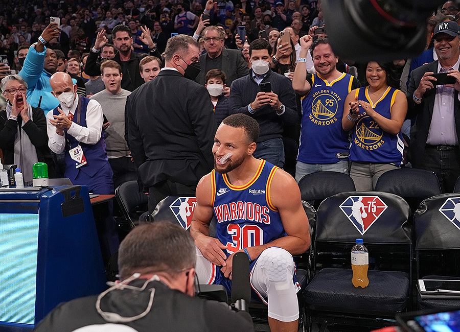 Photos Stephen Curry Breaks NBA s All Time 3 Point Record Golden photos-stephen-curry-breaks-nba-s-all-time-3-point-record-golden