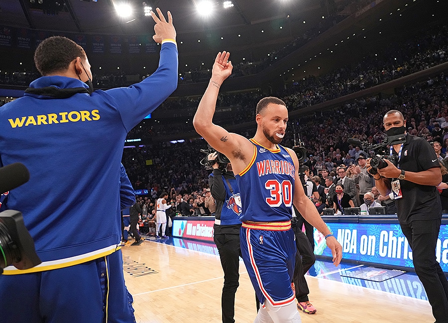 Photos Stephen Curry Breaks NBA s All Time 3 Point Record Golden photos-stephen-curry-breaks-nba-s-all-time-3-point-record-golden