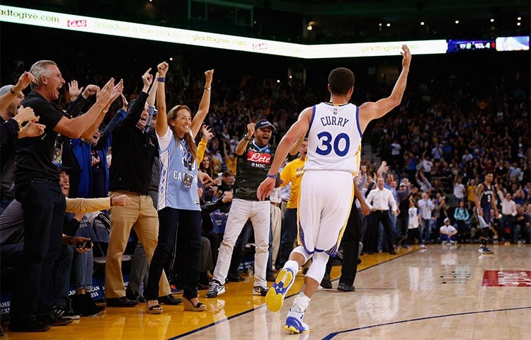 Warriors Guard Stephen Curry Named 2015-16 Kia NBA Most Valuable