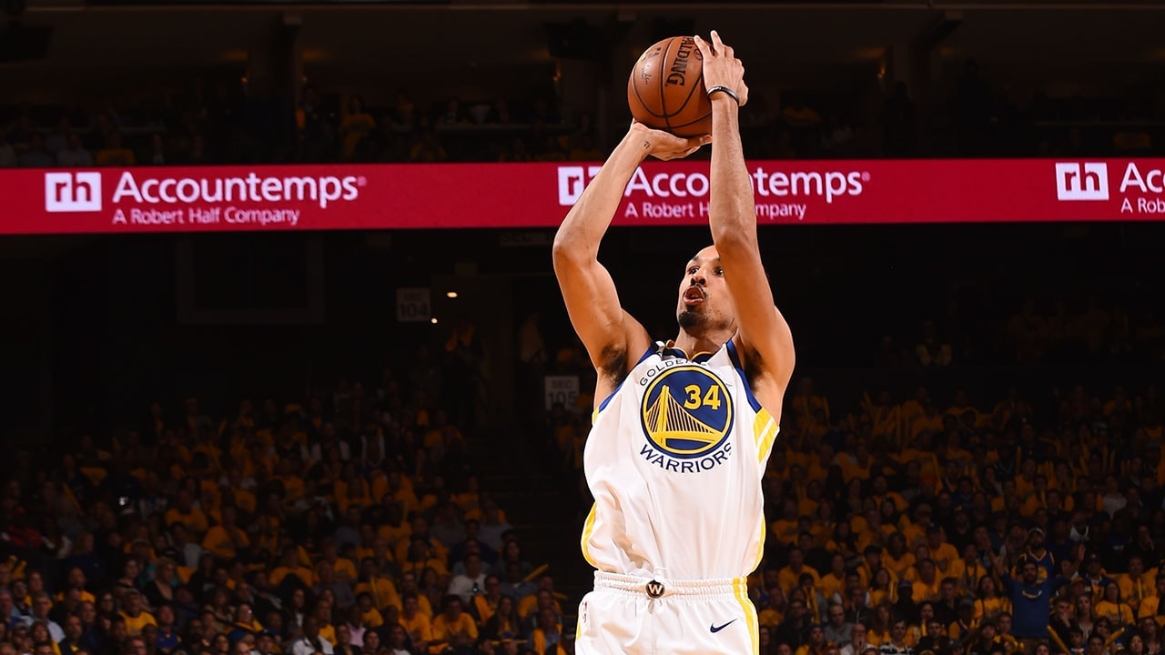 Slideshow-image: Shaun Livingston averaged 5.4 points, 2.4 assists and 2.0 rebounds in 17.5 minutes with the Dubs....