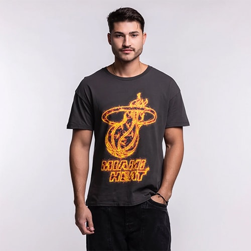 Model in Court Culture tee