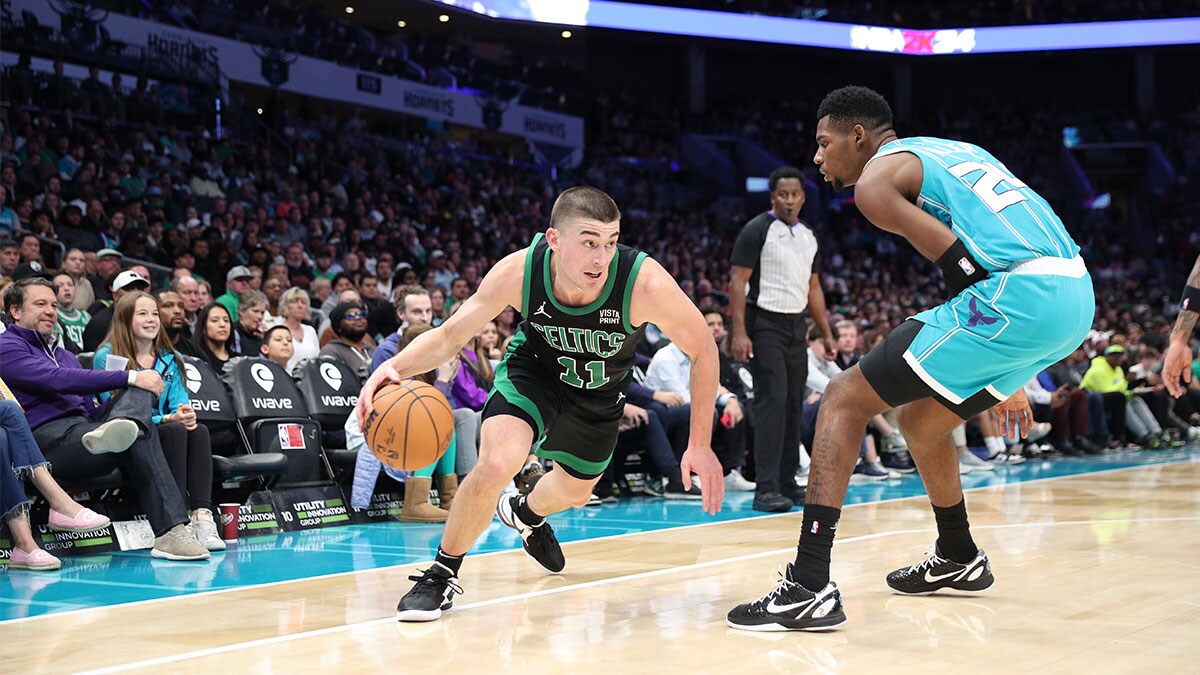 Hornets Halt C S 6 Game Streak Despite Big Nights From Jt Pritchard