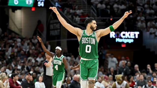 Celtics Pass First Playoff Clutch Test, Take 3-1 Lead Over Cavs | Boston  Celtics