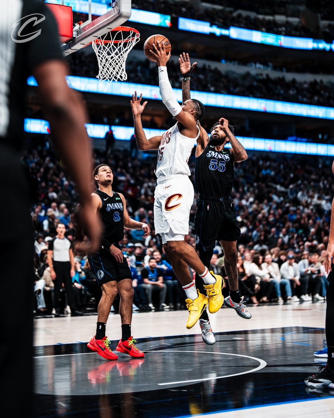 Vibrant Cavs At Mavericks | Rocket Game Preview Wallpaper Illustration Vibrant Cavs At Mavericks | Rocket Game Preview Wallpaper Illustration