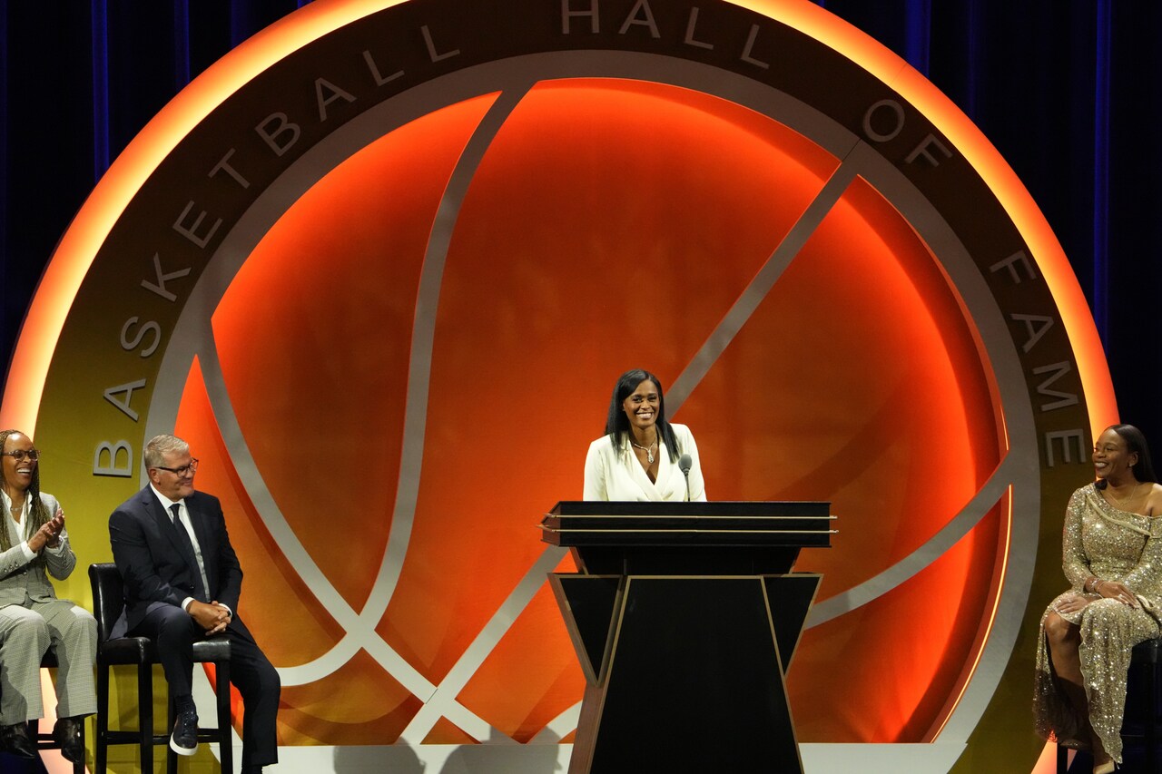 Photos: Swin Cash inducted into Naismith Memorial Basketball Hall of ...