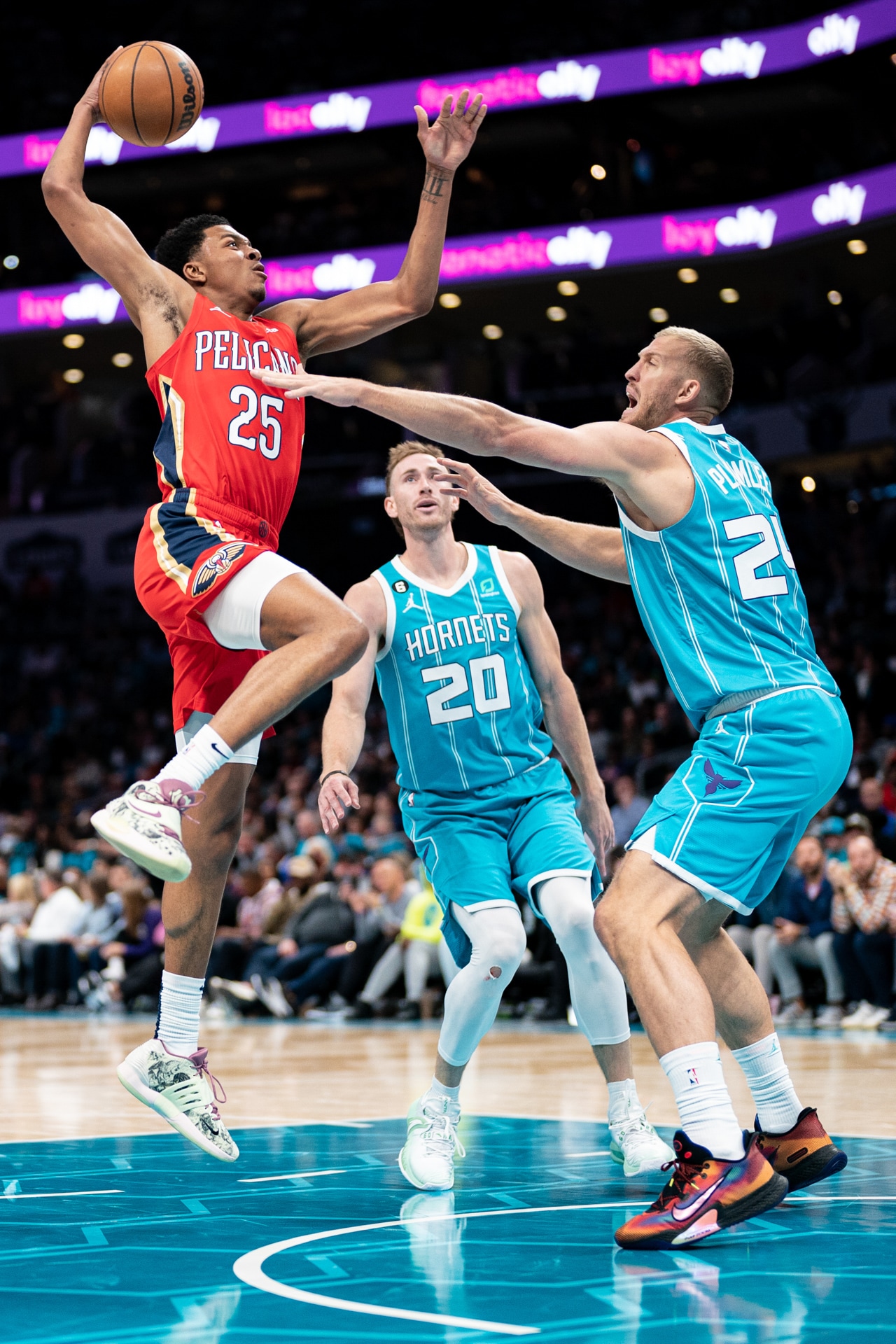 Photos vs. Pelicans Game Action 10/21/2022 Photo Gallery