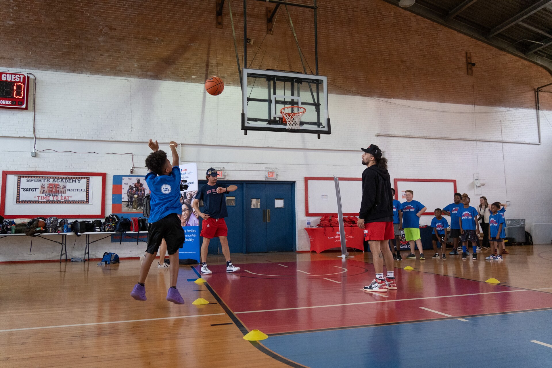 Jose Alvarado hosts youth basketball clinic at Sports Academy in Baton
