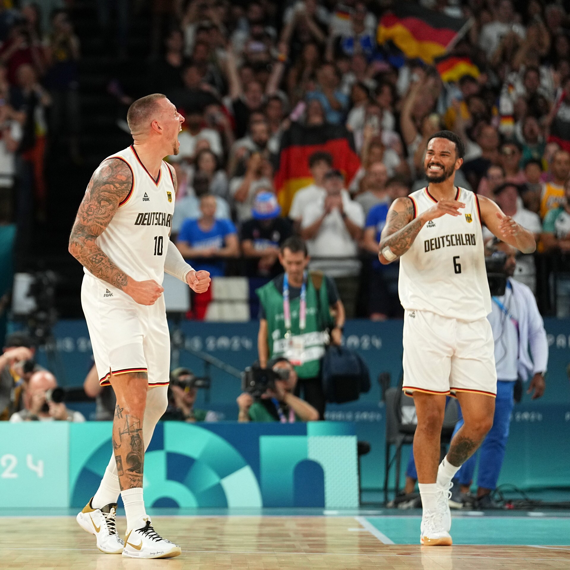 daniel theis sneakers