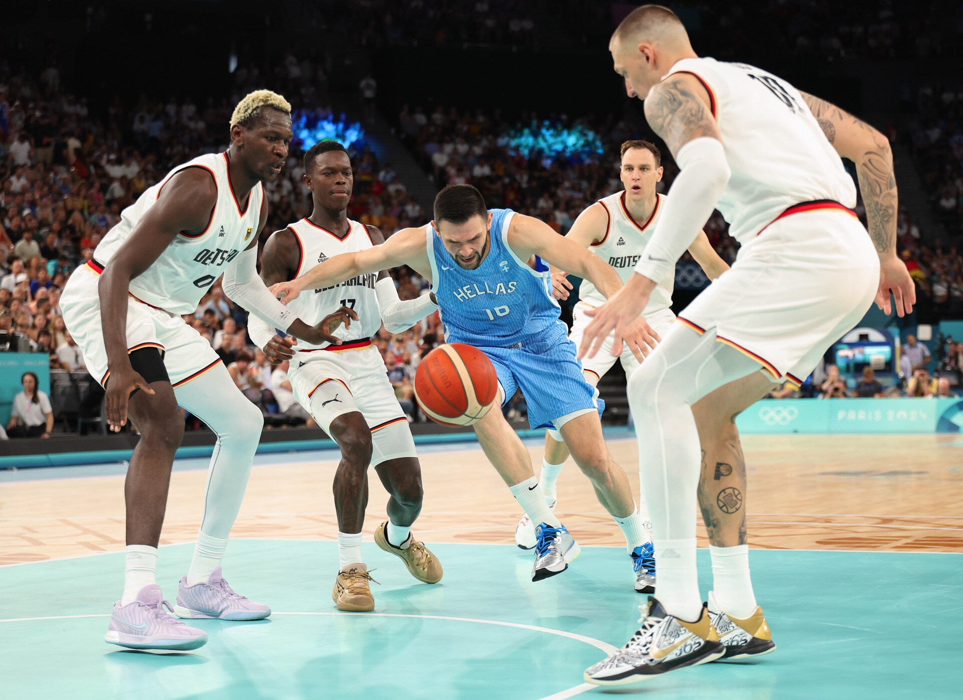 daniel theis sneakers