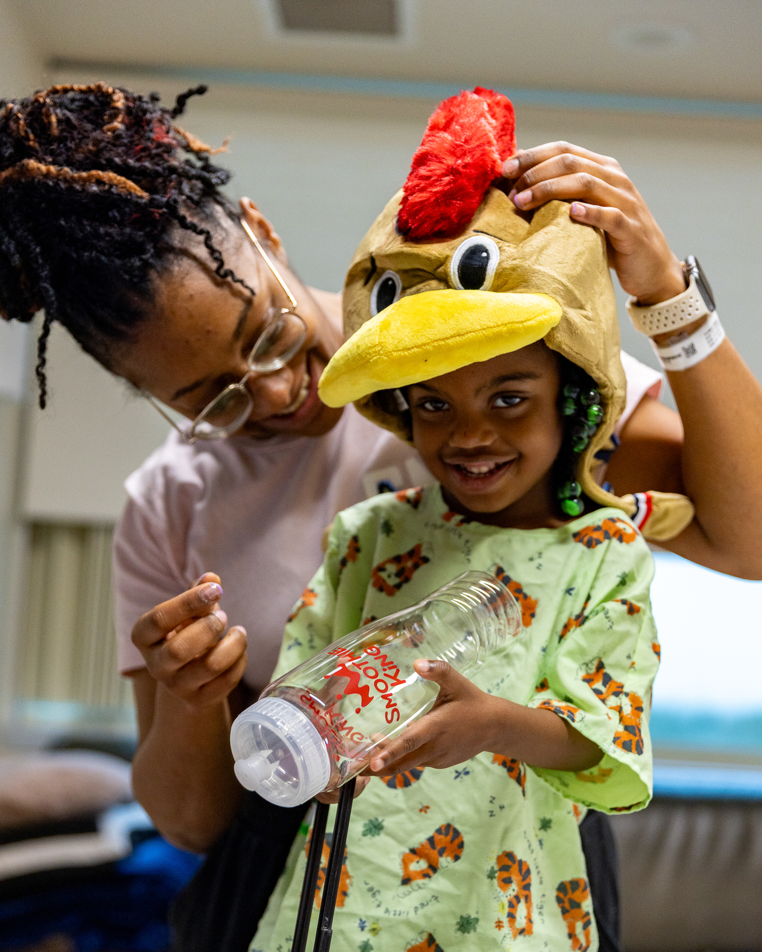 Photos: Antonio Reeves, Keion Brooks Jr., Lester Quiñones visit Ochsner ...