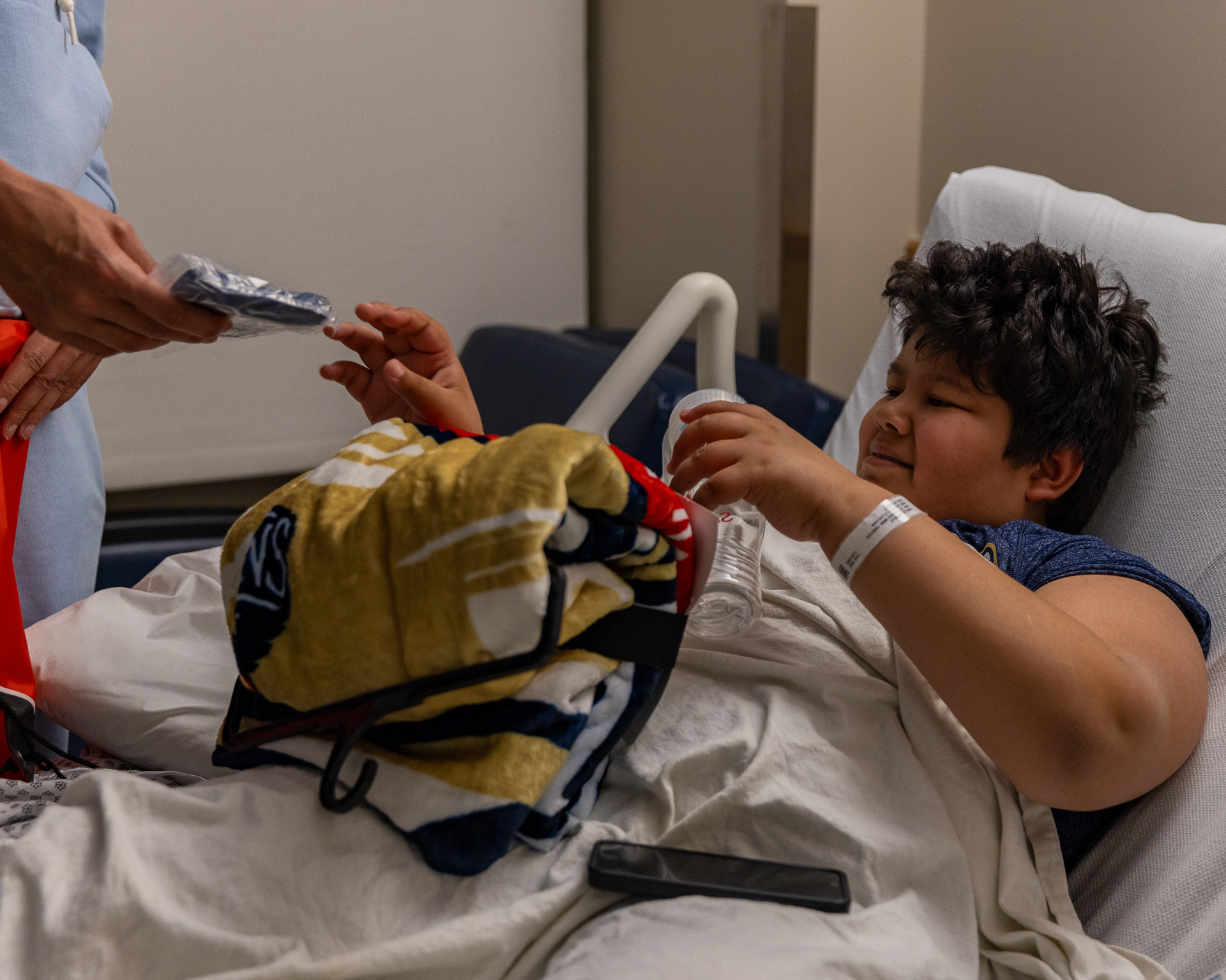 Photos: Antonio Reeves, Keion Brooks Jr., Lester Quiñones visit Ochsner ...