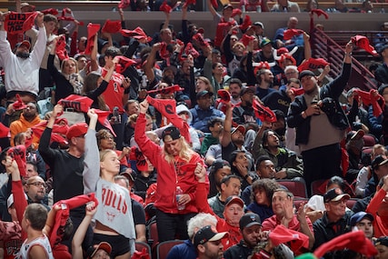 Photo Gallery: Bulls-Hawks Play-In Tournament | Chicago Bulls