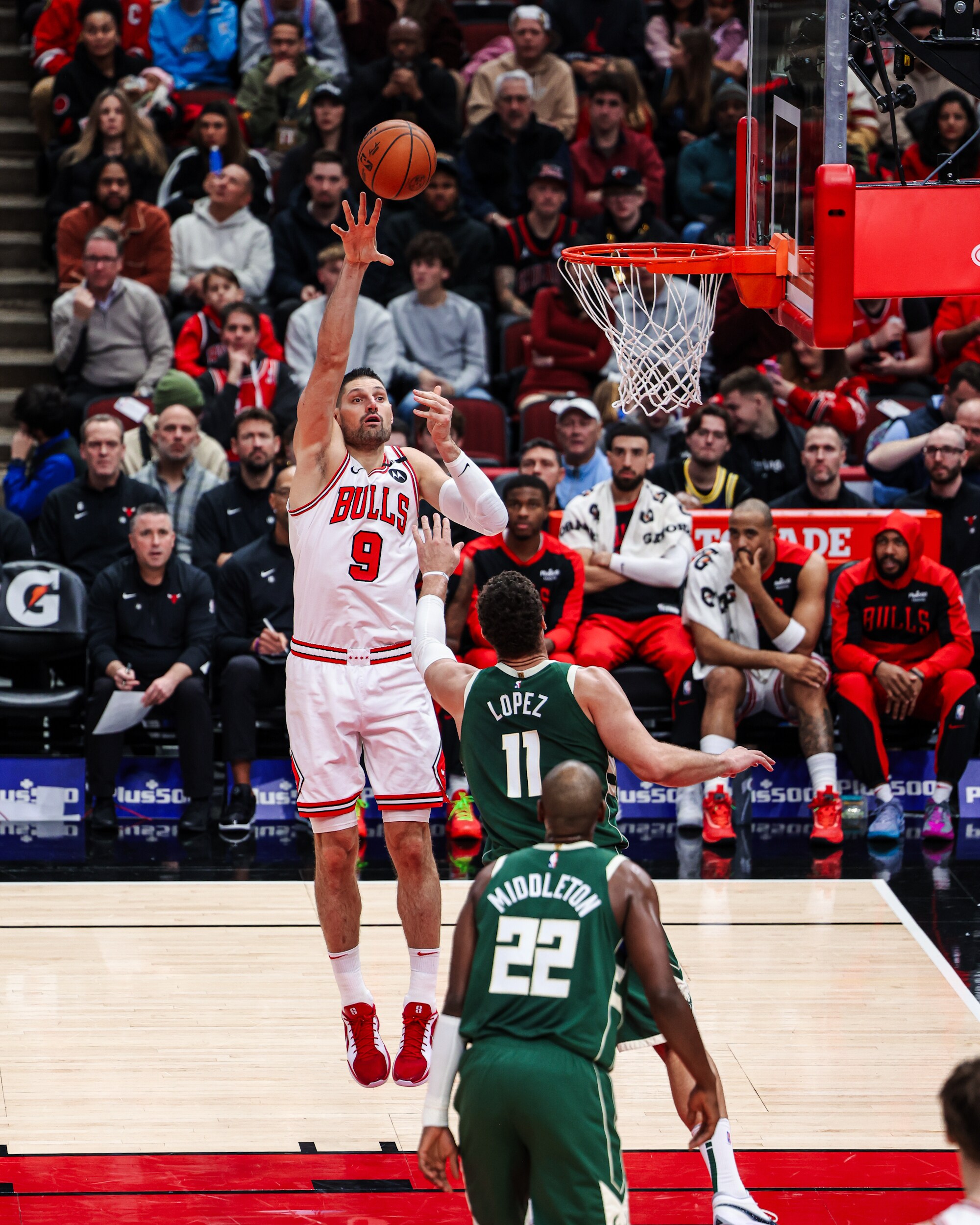 Three-point struggles sink Bulls against shorthanded Bucks